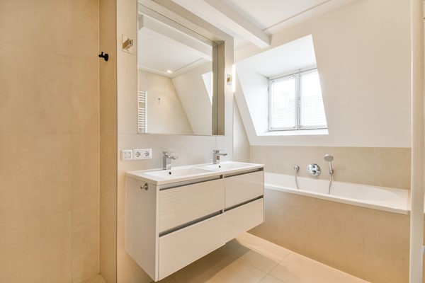 Medium property photo - Volkerakstraat 42-2, 1078 XT Amsterdam